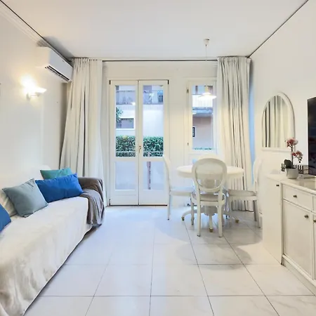 Center - Pool & Free Parking Apartman