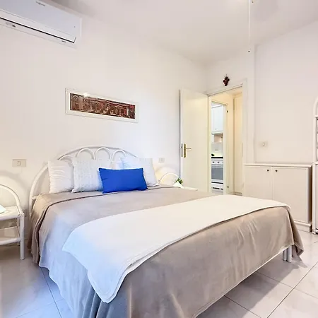 Apartman Center - Pool & Free Parking