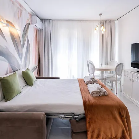 Center - Pool & Free Parking Apartman