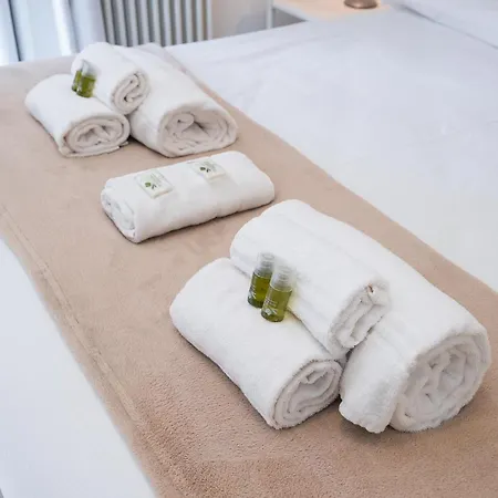 Center - Pool & Free Parking Apartman