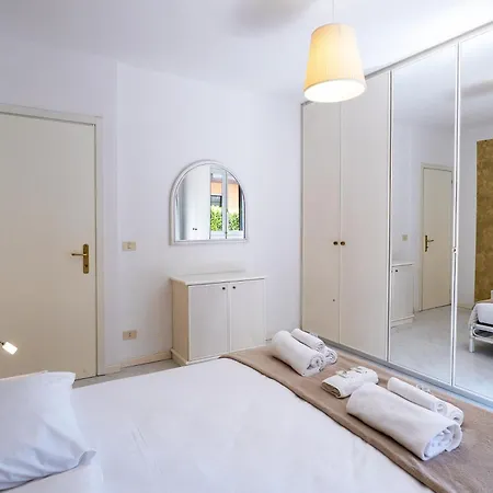 Apartman Center - Pool & Free Parking