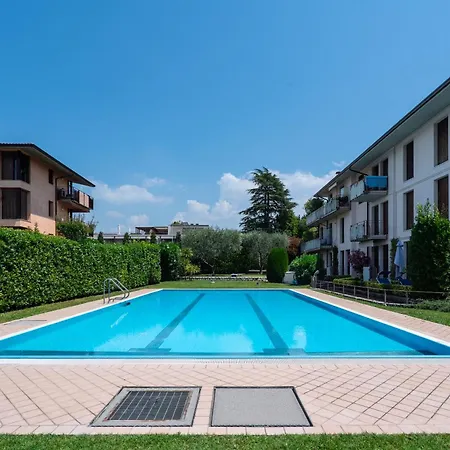 Center - Pool & Free Parking Apartman Bardolino